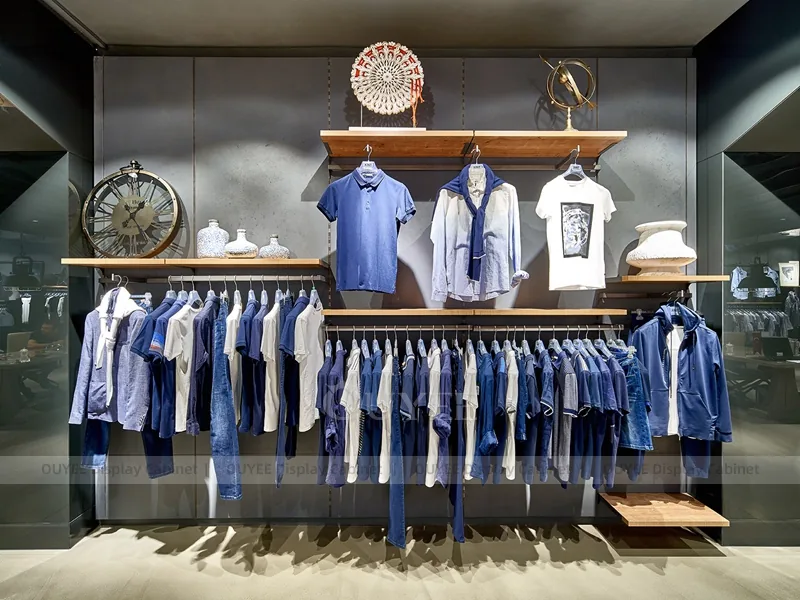 Conjunto de tienda concepto de ropa mixta y calzado_06