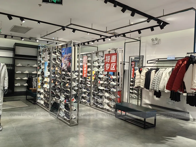 Sneaker Wall and Fashion Mannequin Display_01