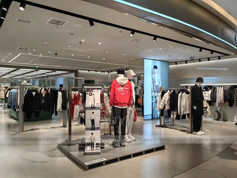 Sneaker Wall and Fashion Mannequin Display_02