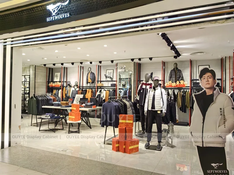 Sneaker Wall and Fashion Mannequin Display_04