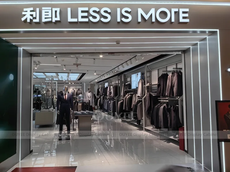 Sneaker Wall and Fashion Mannequin Display_06