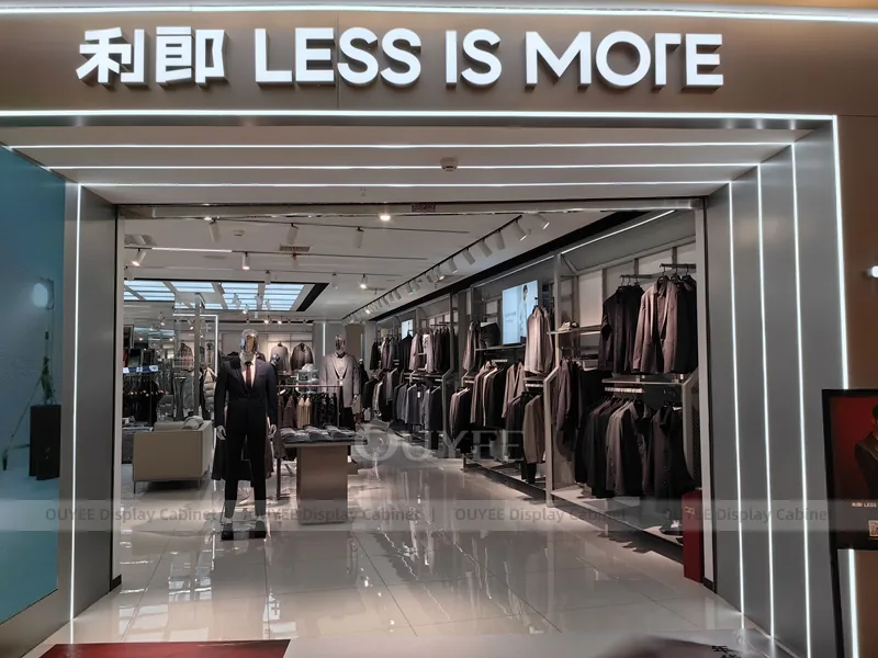 Sneaker Wall and Fashion Mannequin Display_07