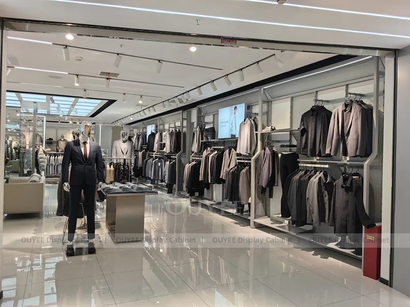 Sneaker Wall and Fashion Mannequin Display_09