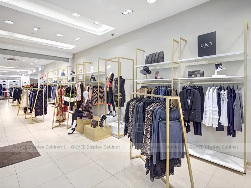 Coleção de Acessórios de Loja de Moda de Luxo Branca_18