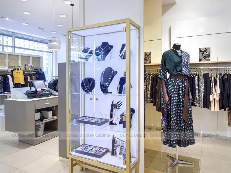 Coleção de Acessórios de Loja de Moda de Luxo Branca_21