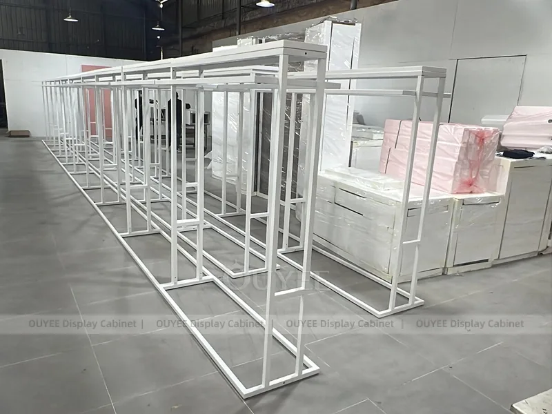 Colección de percheros de tubo cuadrado blanco_02