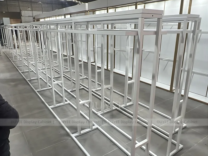 Colección de percheros de tubo cuadrado blanco_03
