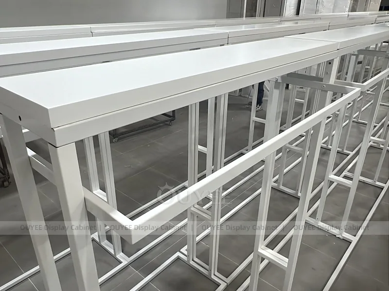Colección de percheros de tubo cuadrado blanco_04