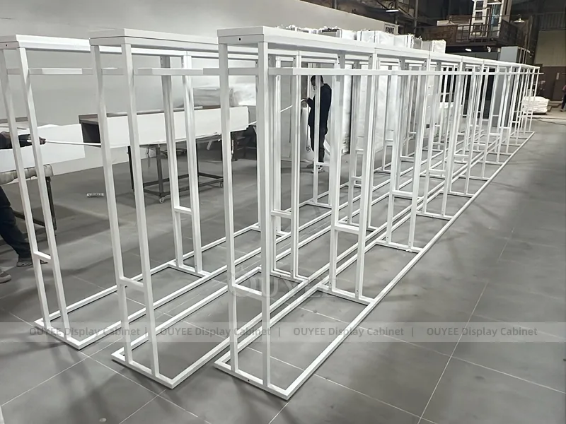 Colección de percheros de tubo cuadrado blanco_07