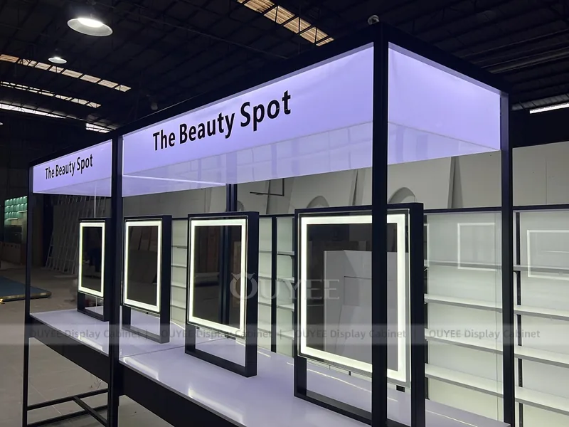 Beauty Spot Schwarzer Rahmen Stand_04