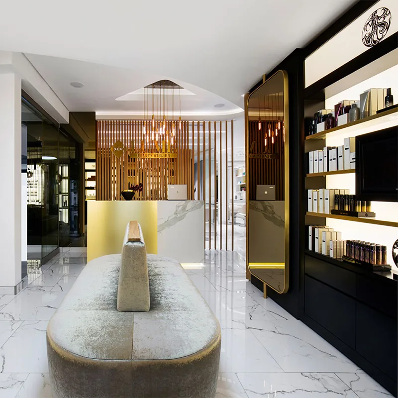 Tavolo manicure per salone di bellezza nero e oro con parete espositiva per prodotti_04