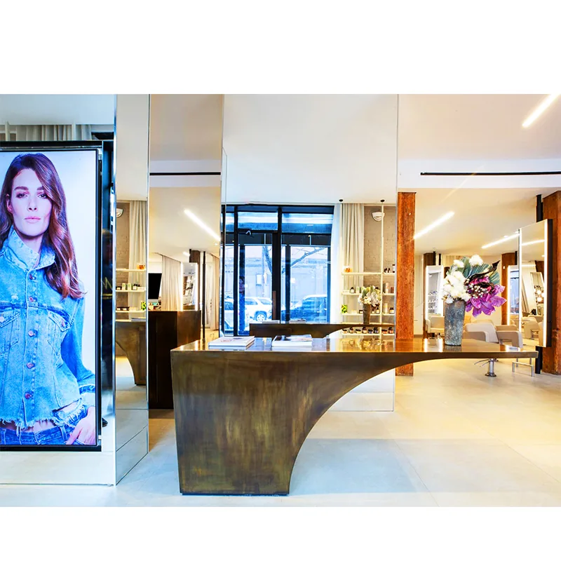 Rangée de coiffure de salon de coiffure blanche éclatante avec sièges lounge_05