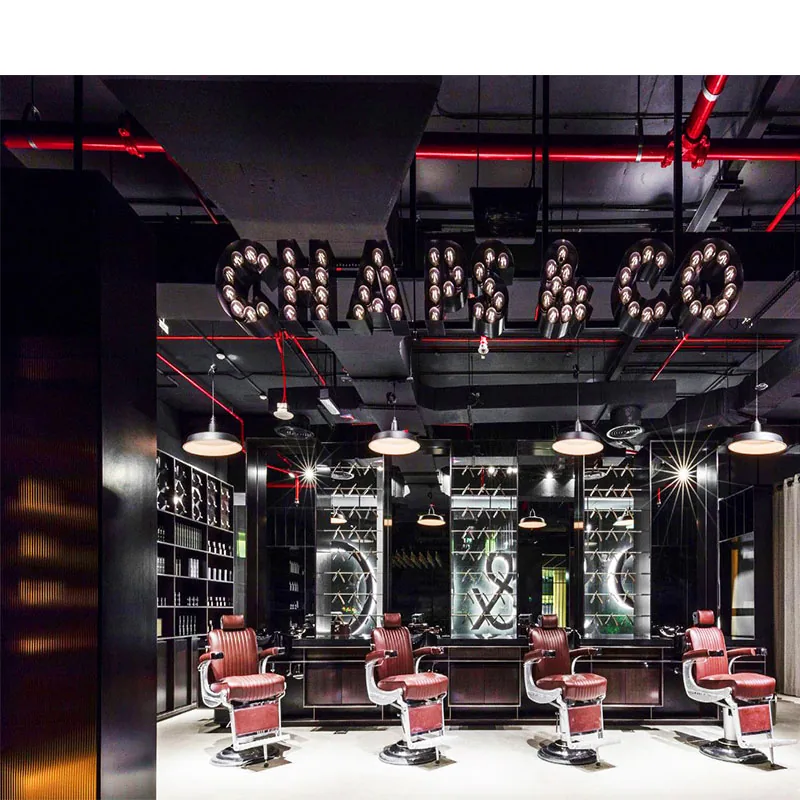 Interno di barberia di lusso scuro con specchi illuminati_01
