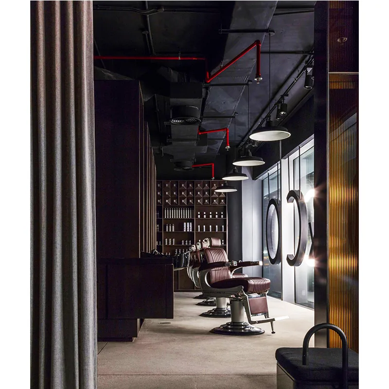 Intérieur de barbier de luxe sombre avec miroirs éclairés_02