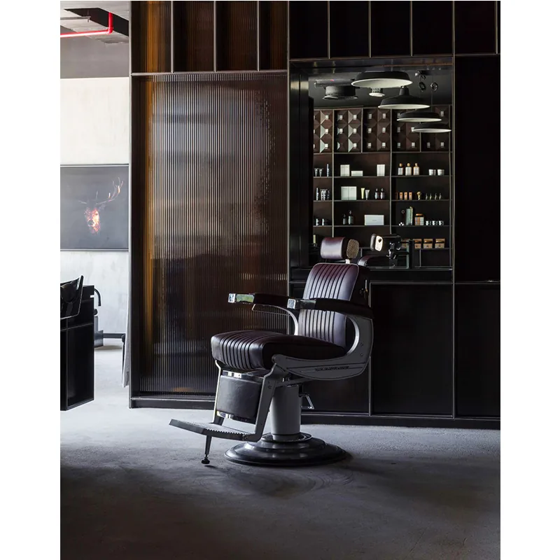 Intérieur de barbier de luxe sombre avec miroirs éclairés_03