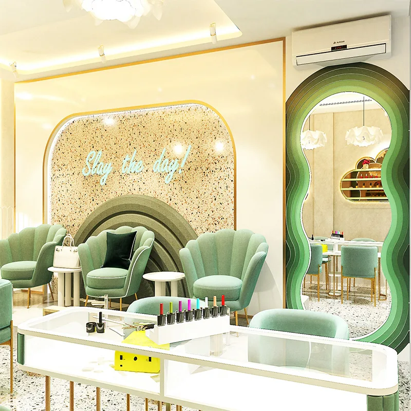 Élégant salon de beauté vert avec des tables rondes et des présentoirs de produits_02