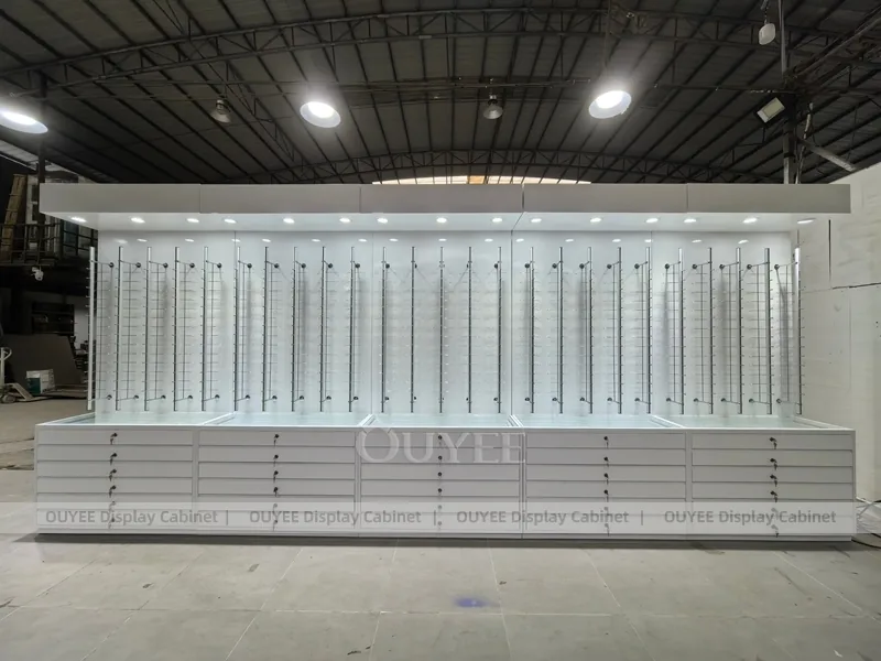 LED Çubuklar ile Büyük Beyaz Gözlük Sergileme Duvar Dolabı_05