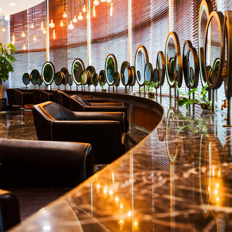 Langer luxuriöser Salon-Styling-Tresen mit runden Spiegeln_02