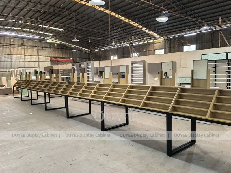 Siyah Metal Ayaklı Uzun Ahşap Optik Gösterim Masası Sistemi_01
