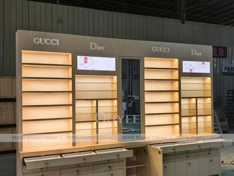 Luxury Optical Display Wall with Brand Panels and Accent Shelving_03