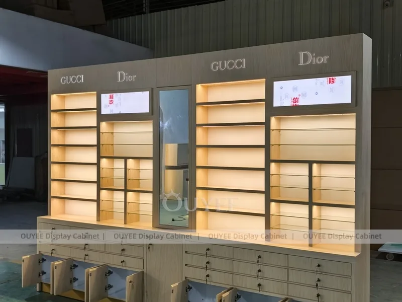 Luxury Optical Display Wall with Brand Panels and Accent Shelving_04