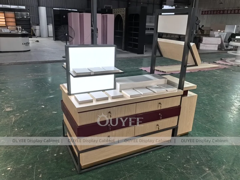 Luxury Optical Display Wall with Brand Panels and Accent Shelving_08