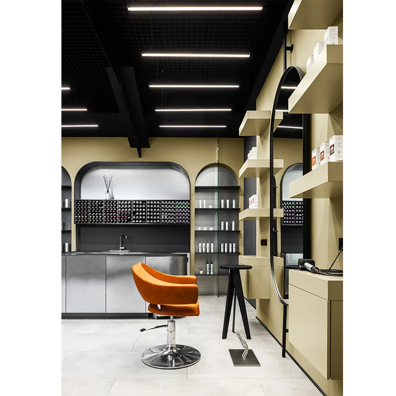 Suite de coiffure moderne avec étagères de vente et fauteuil orange_02