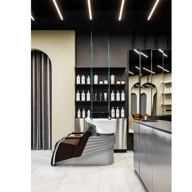 Suite de coiffure moderne avec étagères de vente et fauteuil orange_04