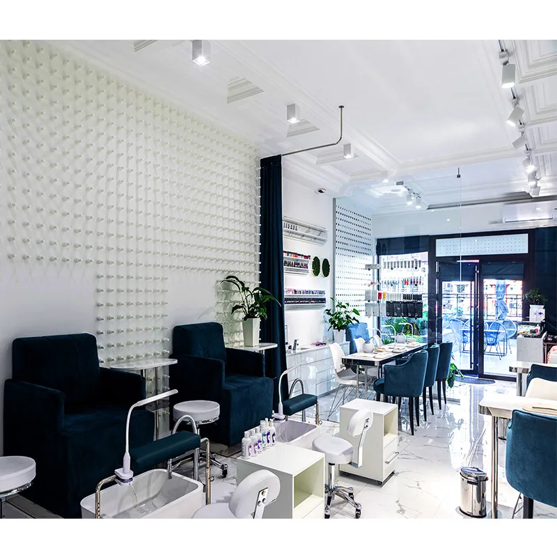 Espace de lavage moderne blanc pour salon avec fauteuils de coiffure bleus_04