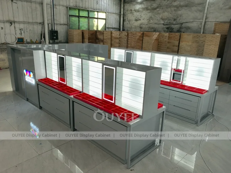 Aydınlatmalı Gözlük Teşhir Tezgahlarına Sahip Kırmızı Şeritli Optik Perakende Kiosk_06