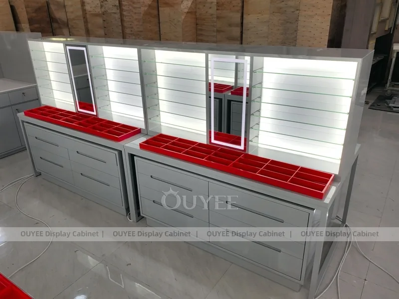 Aydınlatmalı Gözlük Teşhir Tezgahlarına Sahip Kırmızı Şeritli Optik Perakende Kiosk_09