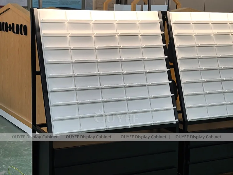 Slanted Eyewear Display Rack System with Black Metal Frames_03