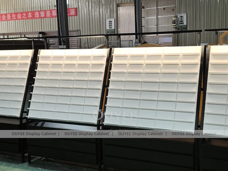 Slanted Eyewear Display Rack System with Black Metal Frames_04