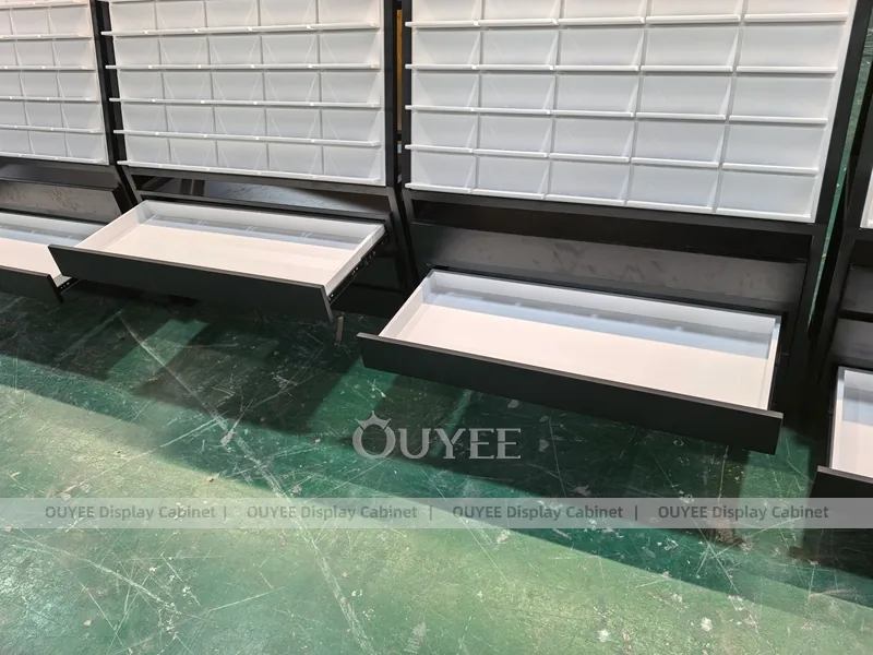 Slanted Eyewear Display Rack System with Black Metal Frames_06