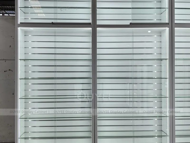 Hohe weiße Lamellenwandpaneele_01