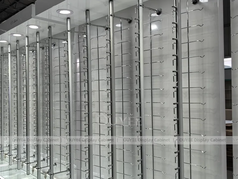 LED Çubuk Panelli Beyaz Gözlük Teşhir Dolabı Duvarı_05