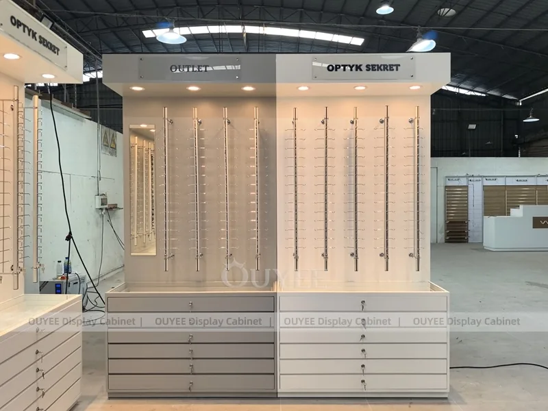 Beyaz Bağımsız Gözlük Sergileme Dolapları ile LED Çubuk Paneller_03