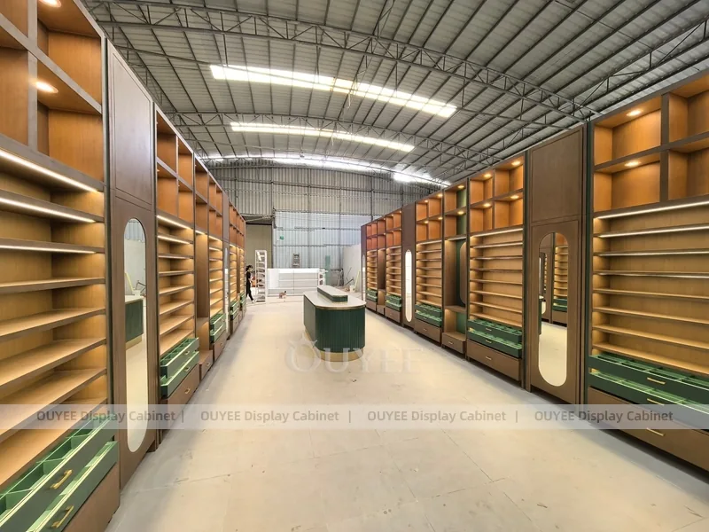 Layout di espositori in legno per negozi di occhiali con scaffalature lunghe a parete_02