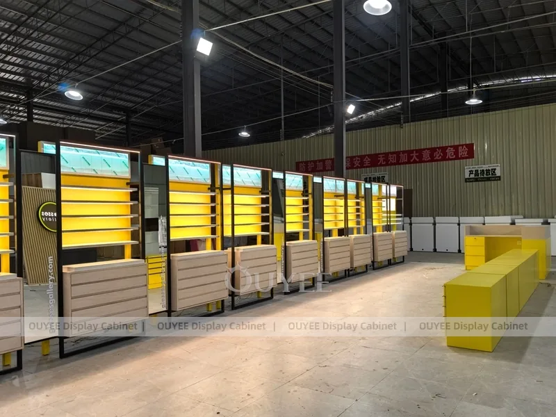 Sarı Optik Mağaza Sergileme Mobilyası ile Duvar Rafları ve Tezgahlar_04