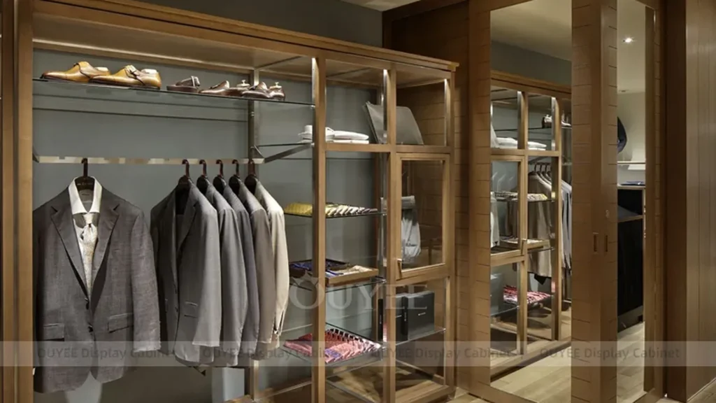 Quali materiali sono comunemente usati per esposizioni di abbigliamento? 5 Materiali comuni utilizzati per l'esposizione di abbigliamento da Ouyee Display