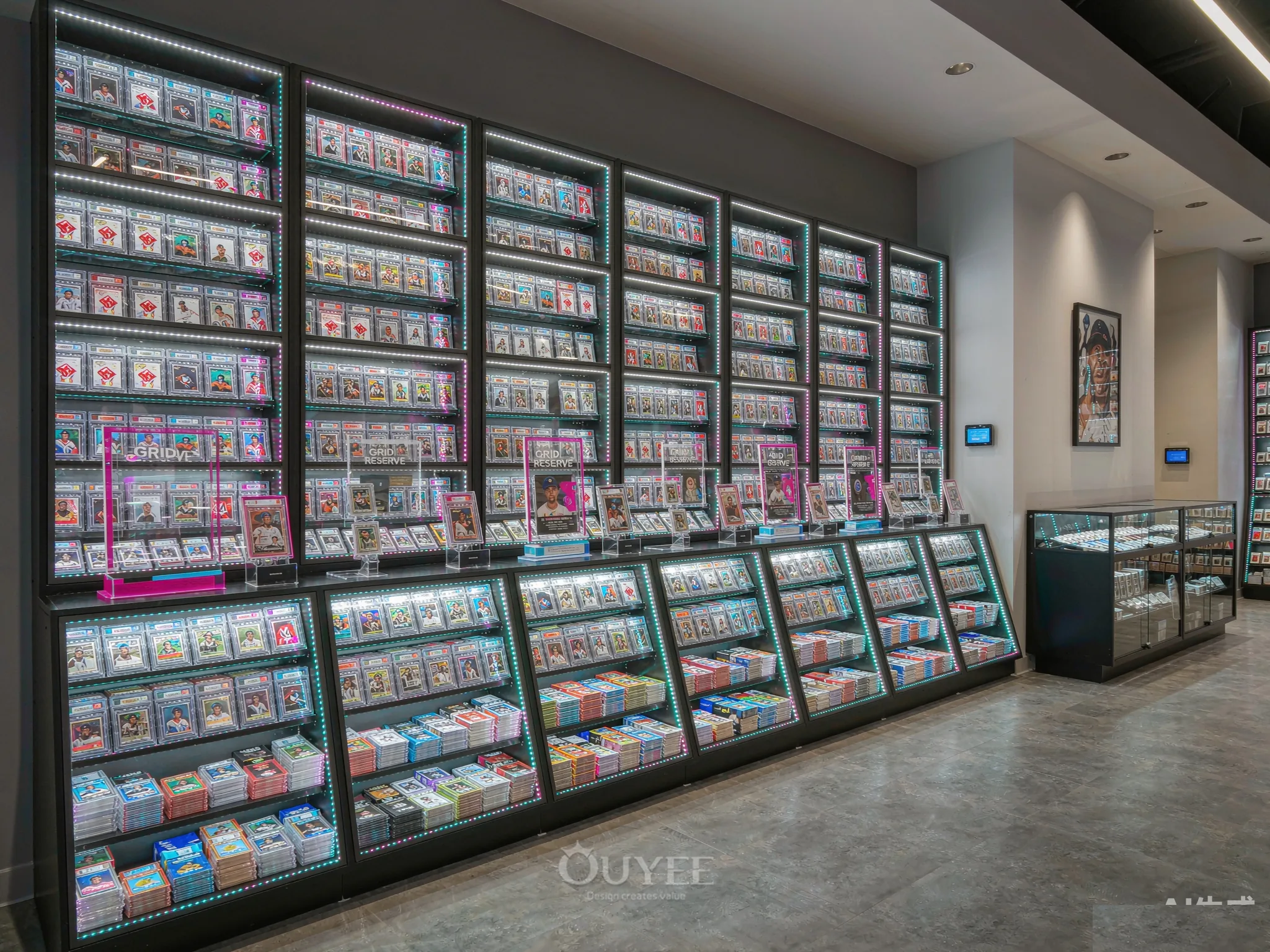 Interior do Design de Loja com Grade de Cartões Pink Neon com armários de exibição de cartões, vista 5