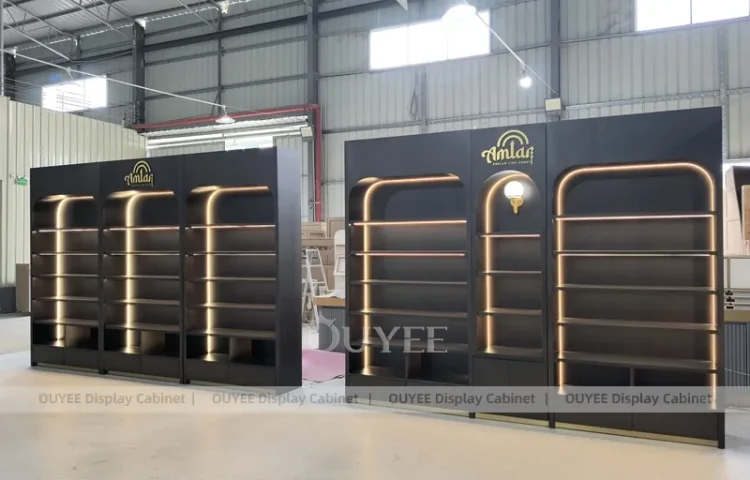 Декоративный задний стенд для духов с арочной формой и подсветкой полок_01