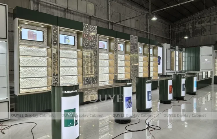 Освещенная стена для парфюмерии с цифровыми заголовочными экранами_01