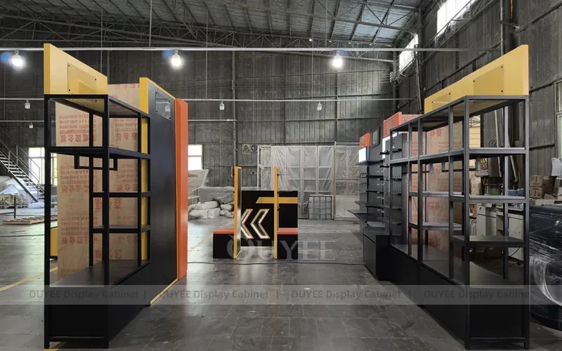 Industrial Glass Room and Slatwall Store Fixture_04