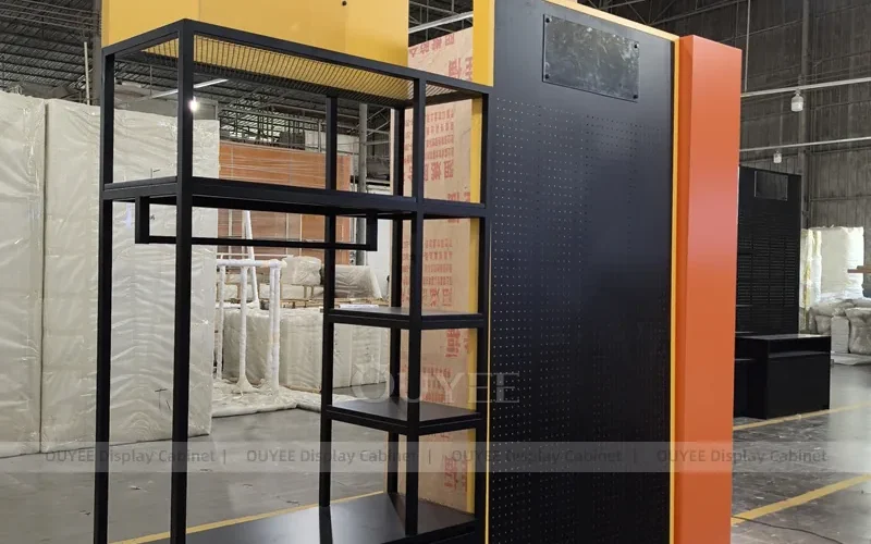 Industrial Glass Room and Slatwall Store Fixture_05