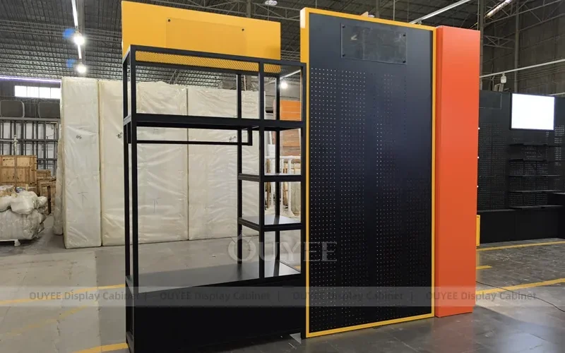 Industrial Glass Room and Slatwall Store Fixture_06