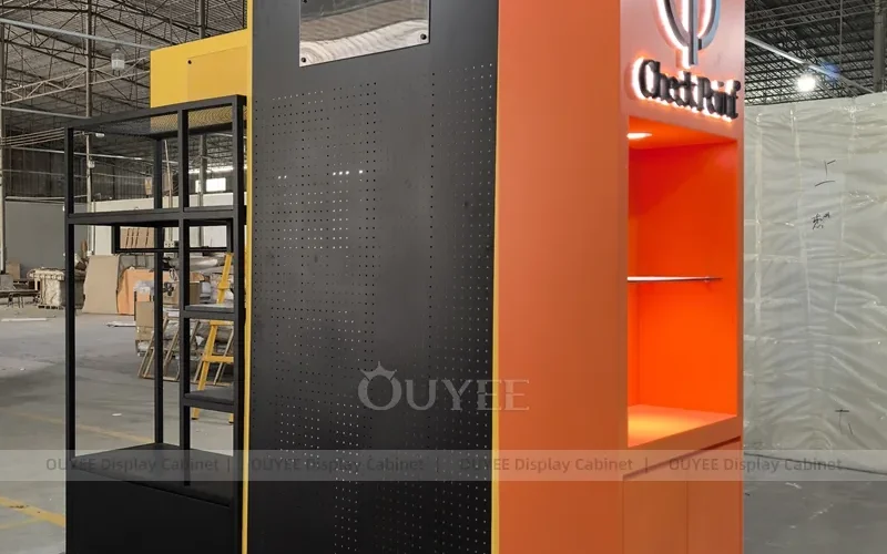 Industrial Glass Room and Slatwall Store Fixture_07