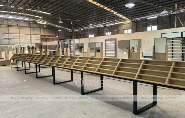 Siyah Metal Ayaklı Uzun Ahşap Optik Gösterim Masası Sistemi_01