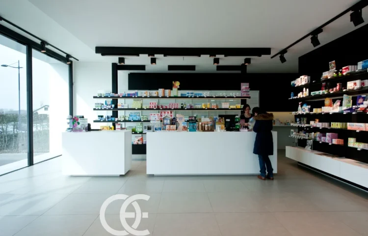Maßgeschneiderte Gestaltung für Apotheken-Theken 4
