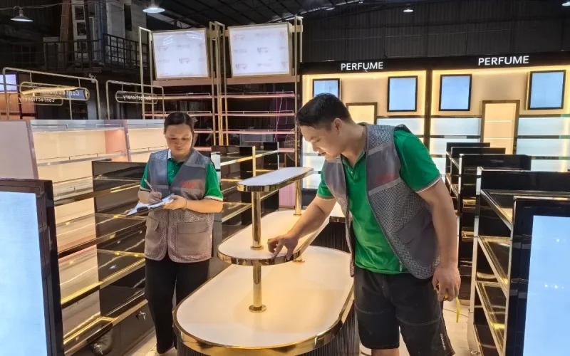 Jewelry showcase factory quality control inspection before export